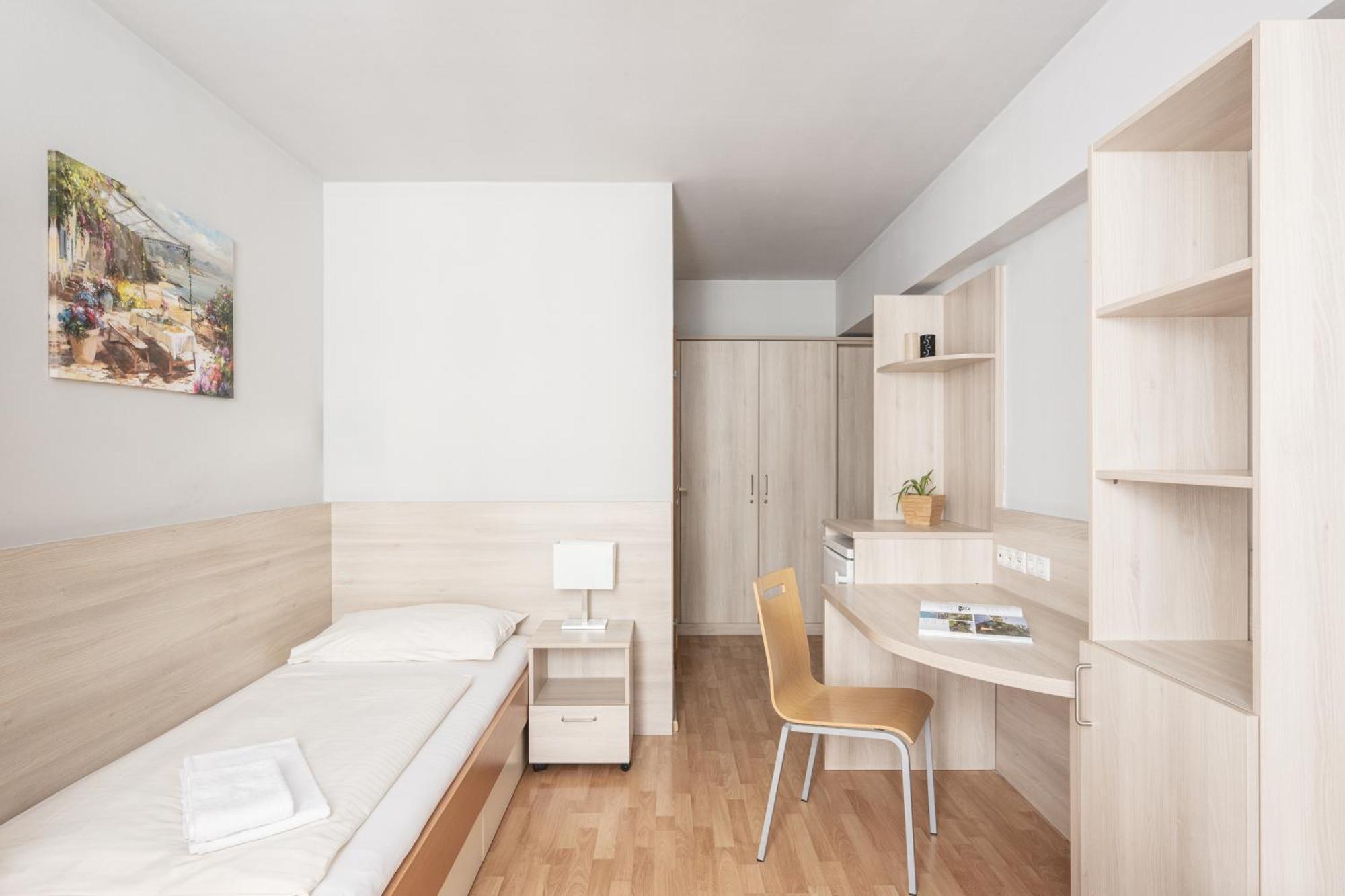 Mynext - Hotel Rudy Виена Екстериор снимка