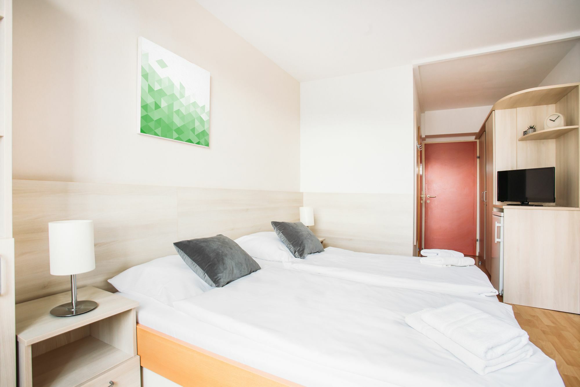 Mynext - Hotel Rudy Виена Екстериор снимка